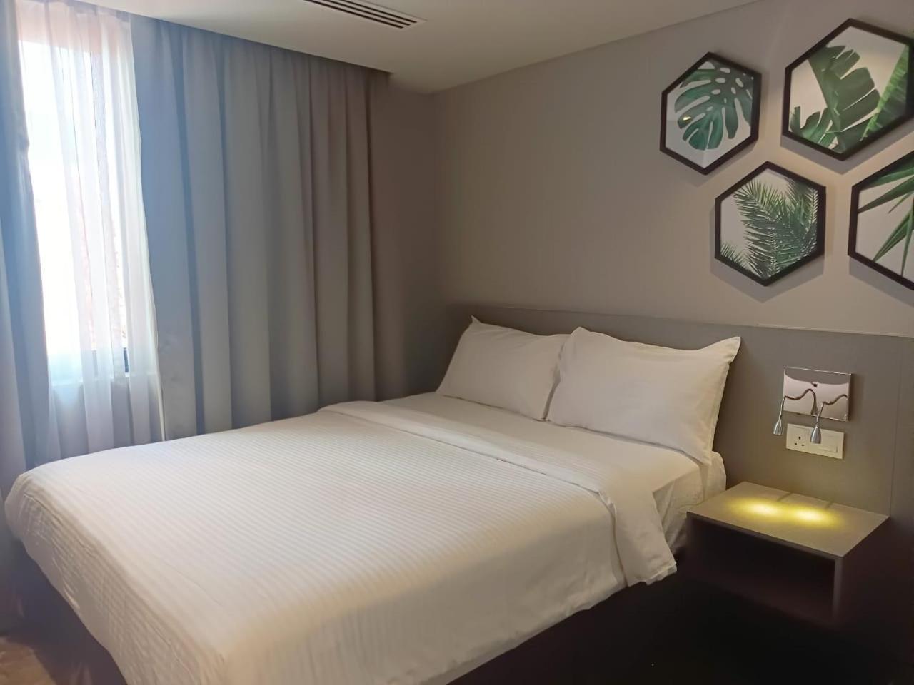บาฮารี พาเหรดโฮเต็ล บาย พีเอชซี Hotel จอร์จทาวน์ ภายนอก รูปภาพ